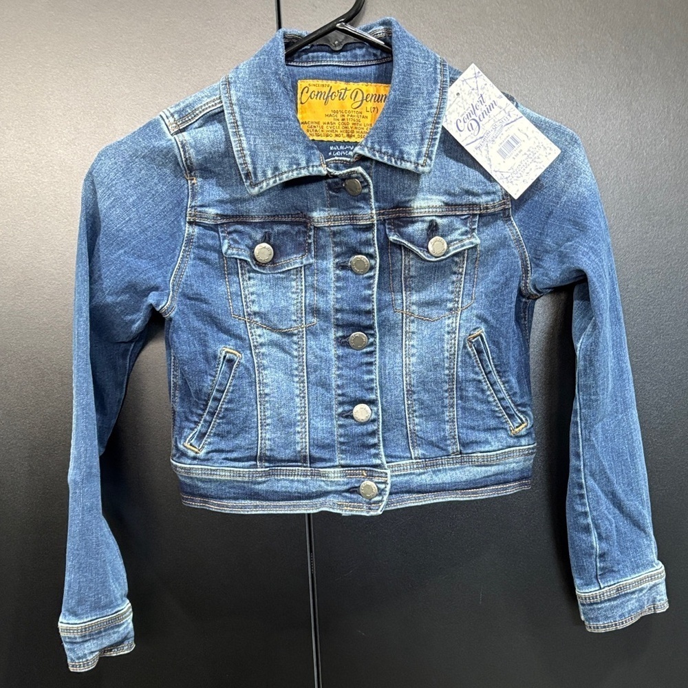 Comfort Denim Jean jacket,hip pockets, silver buttons, faux chest pockets